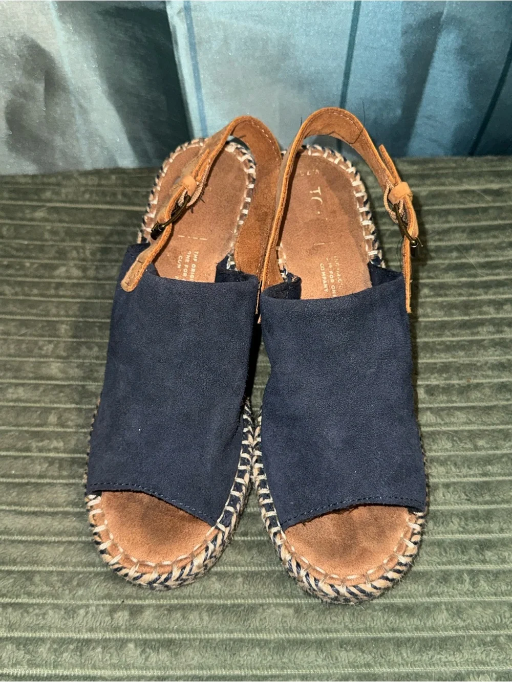 Toms stylish navy